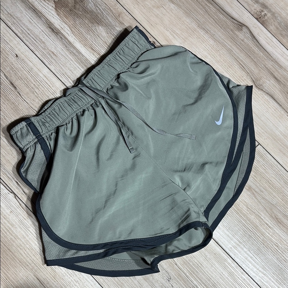 Nike Green Athletic Shorts Moisture-Wicking Design